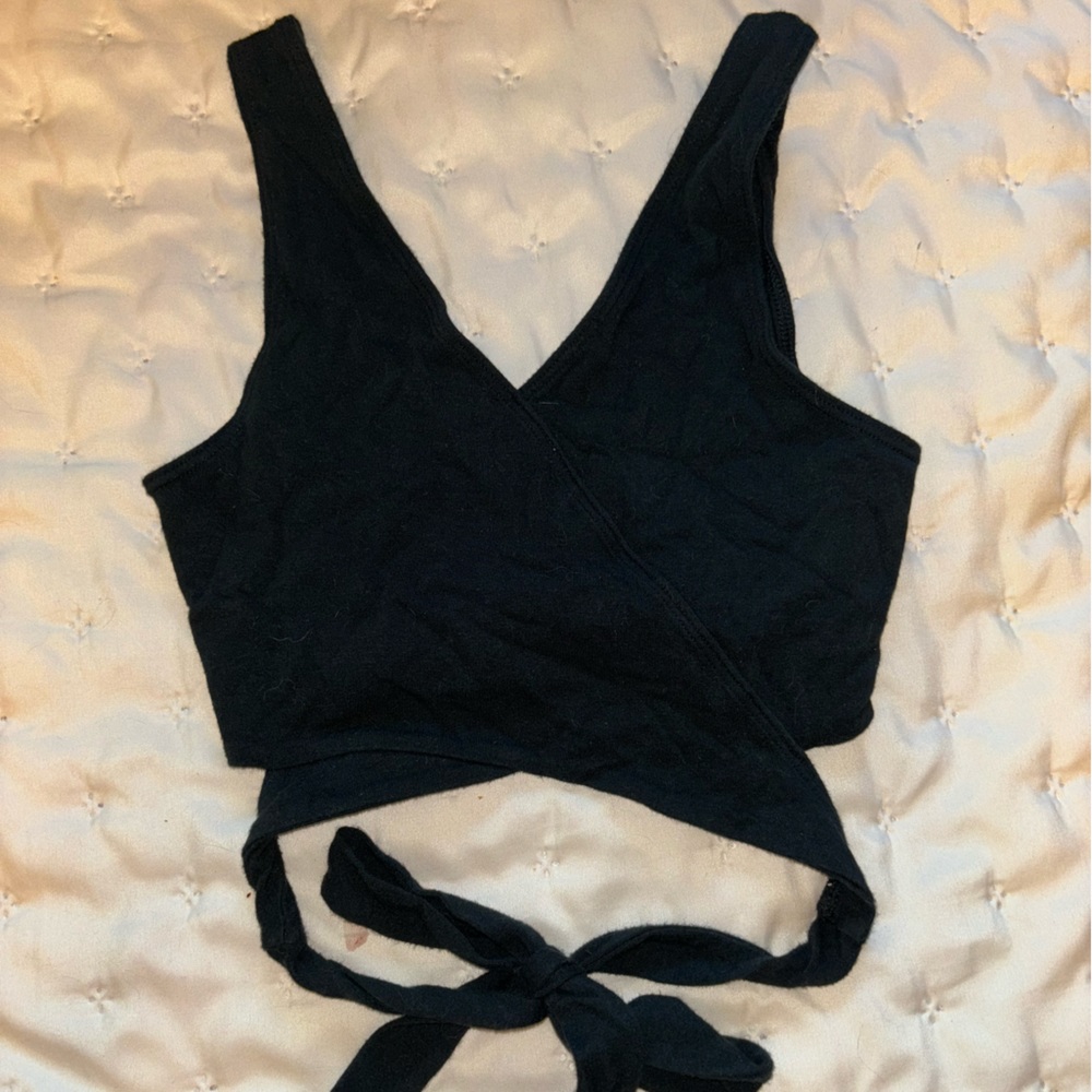 ‘Hollister’ Wrap Around Crop Tank